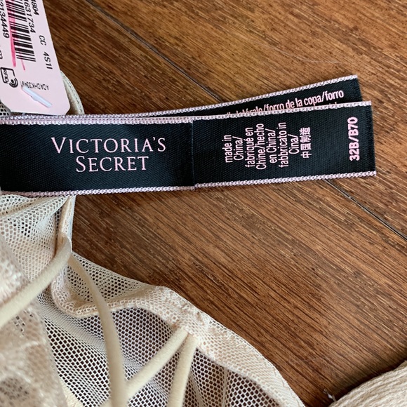 NWT Victoria's Secret Very Sexy Starburst Plunge Bra Cream Underwire Unlined 32B - Picture 11 of 13
